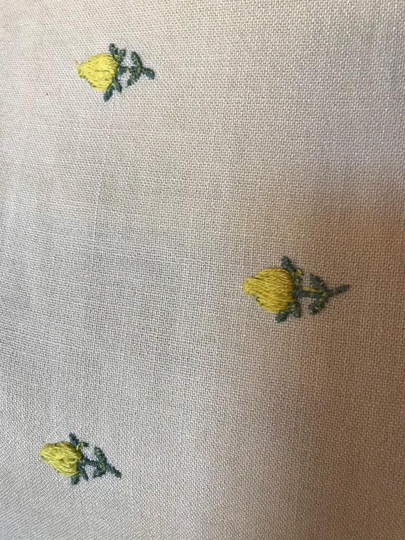 1950s yellow linen dress with embroidered flowers… - image 6