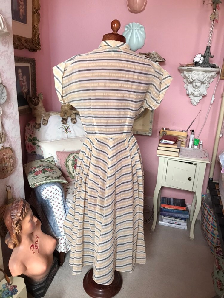 1950s Brown White and Grey Seersucker Dress With Pearl - Etsy UK