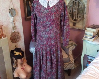 1980s pink and purple floral Laura Ashley dress with lace collar and drop waist. 1920s style. Size M