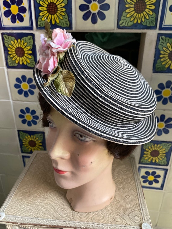 1930s/1940s grey striped hat with pink flower det… - image 2