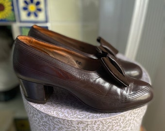 1940s cc41 brown leather and suede Russell & Bromley med-heeled shoes with huge bows. size uk 6.5.