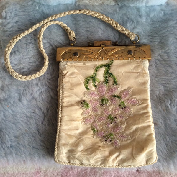 Antique Edwardian white silk beaded art nouveau bag. Brass spring frame