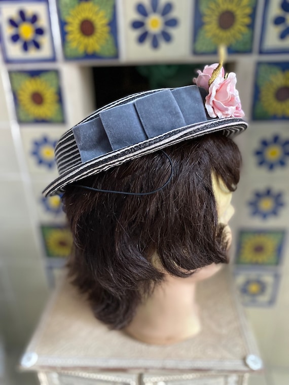 1930s/1940s grey striped hat with pink flower det… - image 4