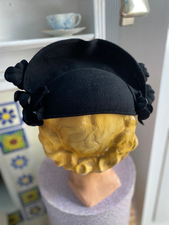 1940s black felt wool half hat with flowers and s… - image 5
