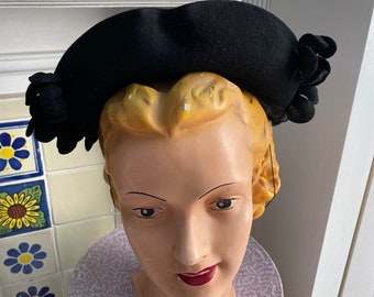 1940s black felt wool half hat with flowers and shell detail. immaculate.