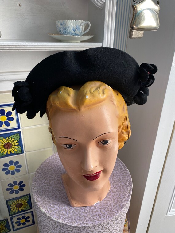 1940s black felt wool half hat with flowers and s… - image 1