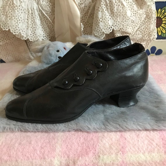 Antique Victorian Edwardian black leather shoes. S