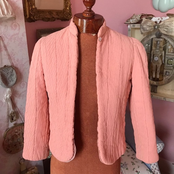 1930s quilted deco bed jacket in textured peach c… - image 1