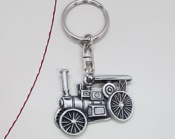 Pewter traction engine steam engine keyring keychain. Handcrafted in the UK.