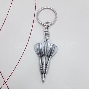 Pewter darts keyring keychain. Handcrafted in the UK.