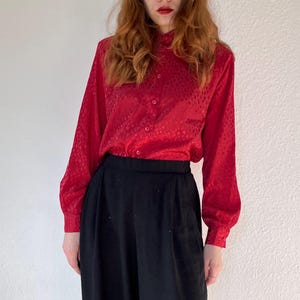 True Vintage Bluse rot 80er 90er Satin crazy pattern gemustert Schulterpolster