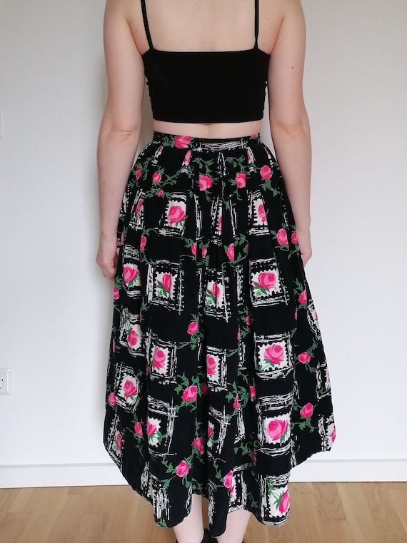 True vintage skirt 70s 80s black white pink fine cord… - Gem