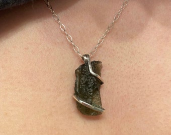 Natural Edelstein Moldavite Meteorite Tschechische Anhänger Halskette Schmuck 