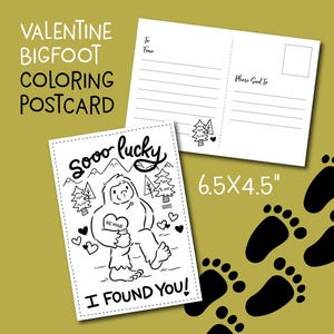 Op de afbeelding: Een Valentijnsdag kleurpostkaart met een Bigfoot-illustratie met een hart met de tekst "Be Mine". De ansichtkaart is 16,5 x 11,4 cm en bevat de tekst "Sooo lucky" en "I found you!"