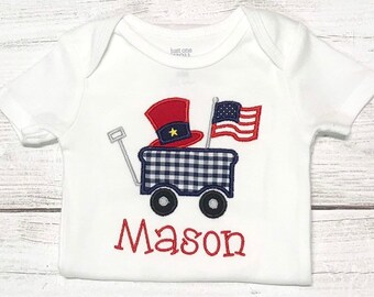 Fourth of July geborduurd shirt, gepersonaliseerd 4 juli-shirt, babyshowercadeau, 4 juli-outfit, vlaggenwagenjongensshirt, schattig jongensshirt