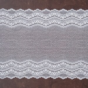 Jasnoróżowa koronka elastyczna, szeroka, falbaniasta, szerokość 8,85 cala / 22,5 cm, nr 1053
