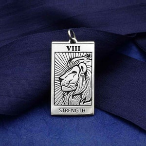 Carta de tarot de fuerza de plata esterlina, regalo para esposo, fuerza, tarot, colgante de león, cartas de tarot, collar de león, joyería de tarot,