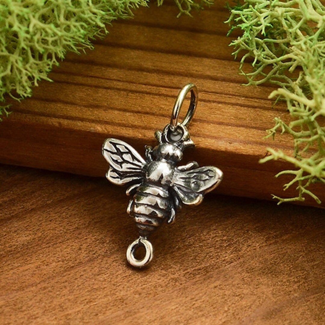 Links bee best sale charm