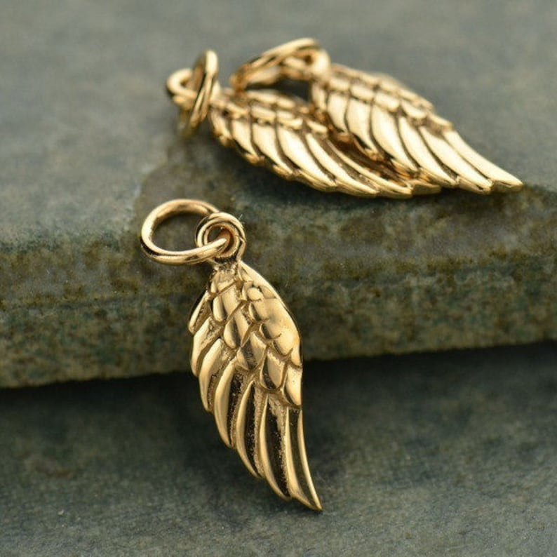 Small angel wing necklace Clearance
