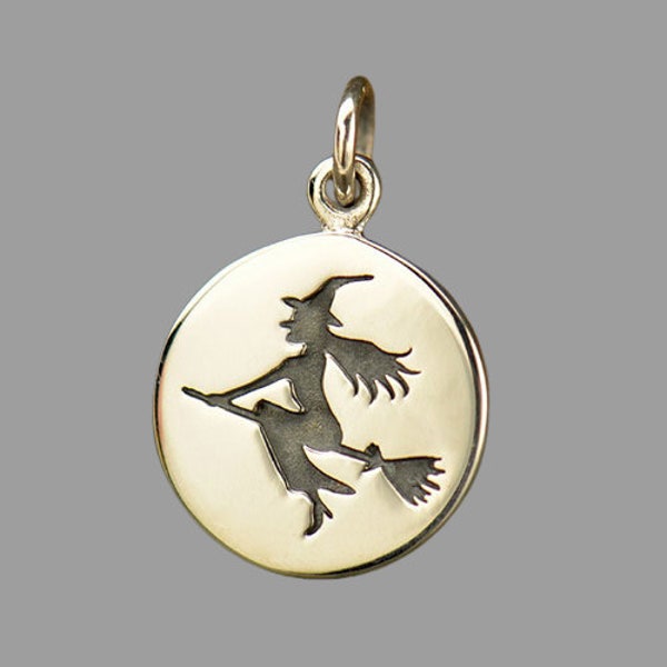 Charme de sorcière en argent sterling, breloque d’Halloween, breloque de sorcière argentée, sorcière argentée, bijoux de sorcière, bijoux d’Halloween, sorcière sur balai