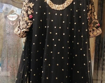 Vestido adornado de lujo de gasa negra