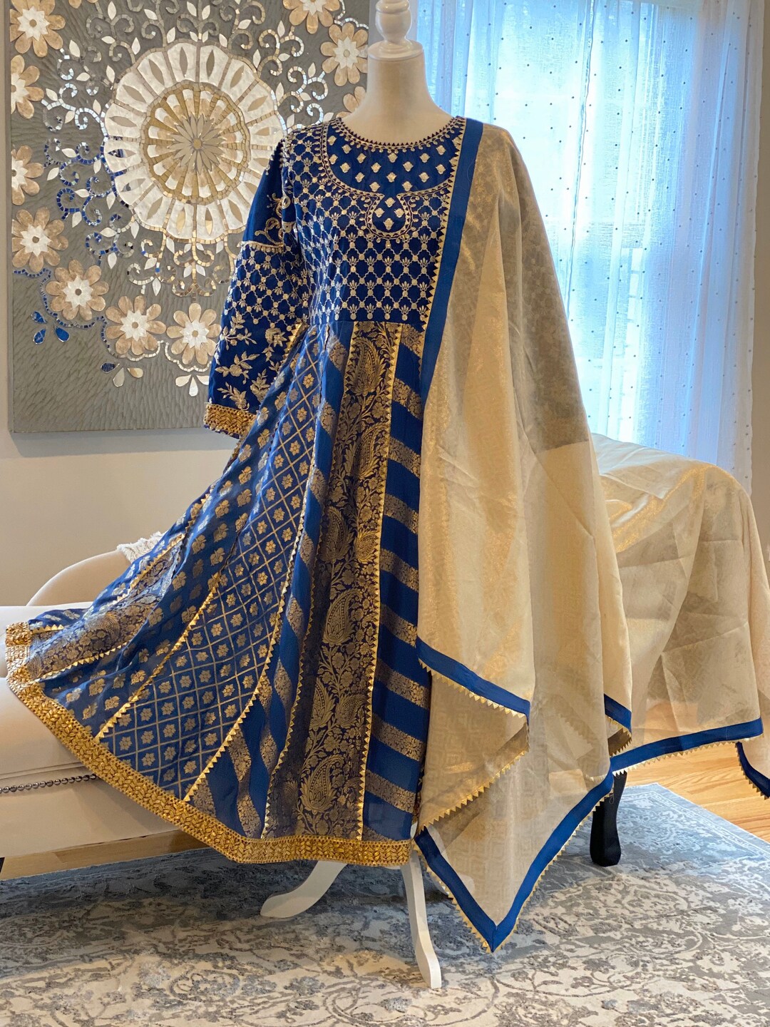 Anarkali Kurta Avec Dupatta Pour Femme Imprimé Doré (Bleu)_01
