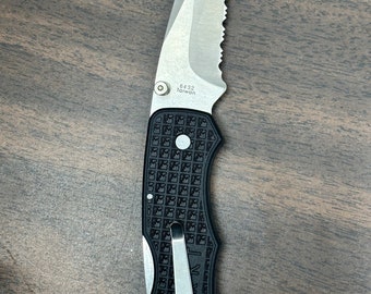 Mo'Skeeter #6432 Drop Point Folding Knife CRKT Taiwan Pocket Clip