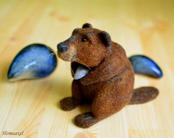 Needle Felted Beaver Sculpture, Handmade Wool Beaver with Mussel Shell, Handmade Wool Soft Sculpture Beaver
