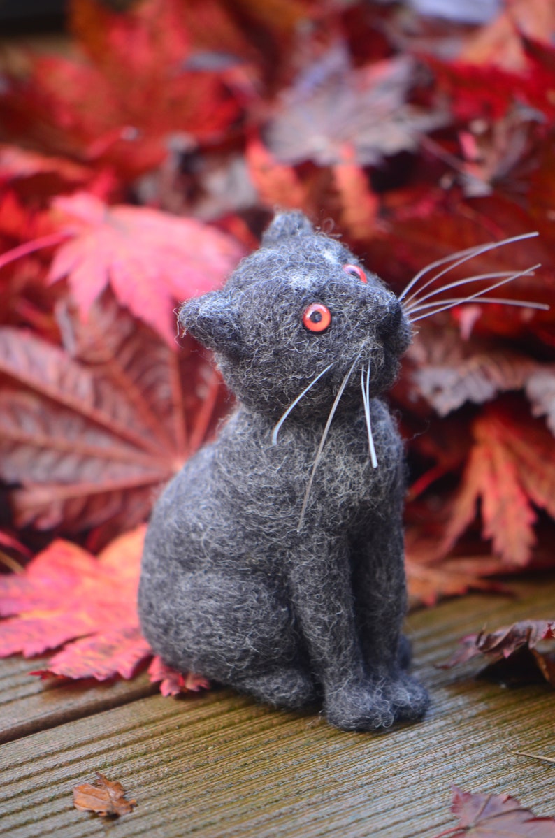 Needle felted toy Halloween Black Cat with red eyes, Small wool toy Black Cat, Handmade Wool Sculpture by Homaaxel image 3