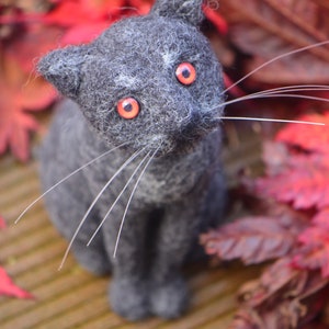 Needle felted toy Halloween Black Cat with red eyes, Small wool toy Black Cat, Handmade Wool Sculpture by Homaaxel image 2