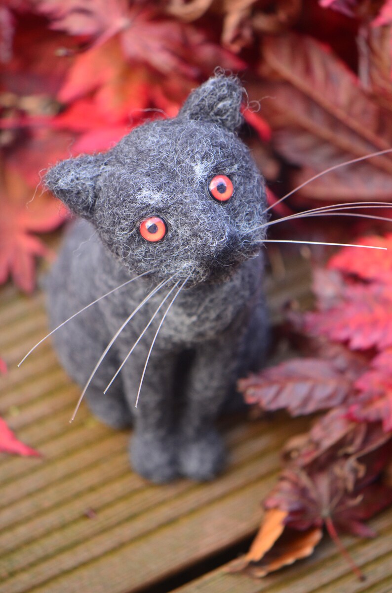 Needle felted toy Halloween Black Cat with red eyes, Small wool toy Black Cat, Handmade Wool Sculpture by Homaaxel image 2