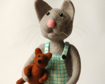Needle felted toy Mouse with tiny Teddy Bear, Handmade wool sculpture little Mouse in plaid pants