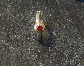 Eurddolen Gold stacking ring set with a  Ruby or Diamond