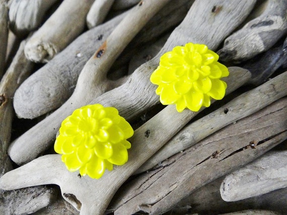 Yellow UV Neon Fluoro Dahlia Studs Stud Earring Earrings Flower Fluro Fluorescent Fluoroscent Ultraviolet Flatback Cabochon