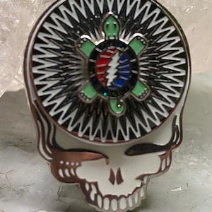 V8 Terrapin Double Spinner Pin – Glow-in-the-Dark Glitter Turtle Enamel Pin for Collectors”