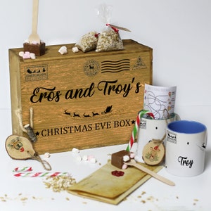 Caja de Nochebuena personalizada con tapa, incluye taza y agitador de chocolate caliente, bastón de caramelo, carta de Papá Noel, comida de reno, adornos con nombre,