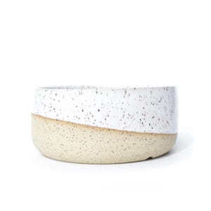 Maceta de cerámica blanca moteada de 14 cm: Maceta torneada con orificio de drenaje para plantas de interior.