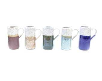 Taza de viaje de cerámica hecha a mano con asa: cerámica de gres moteado