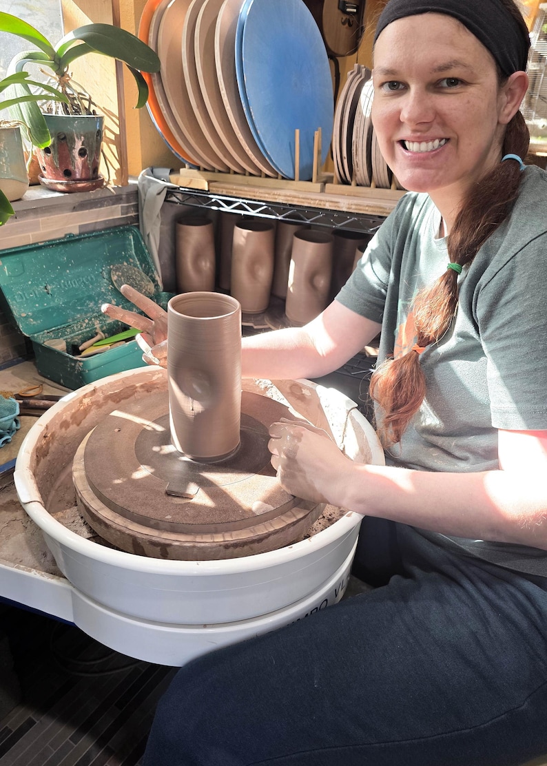 Vaso de viaje de gres verde moteado: Vaso de cerámica hecho a mano para llevar. imagen 7
