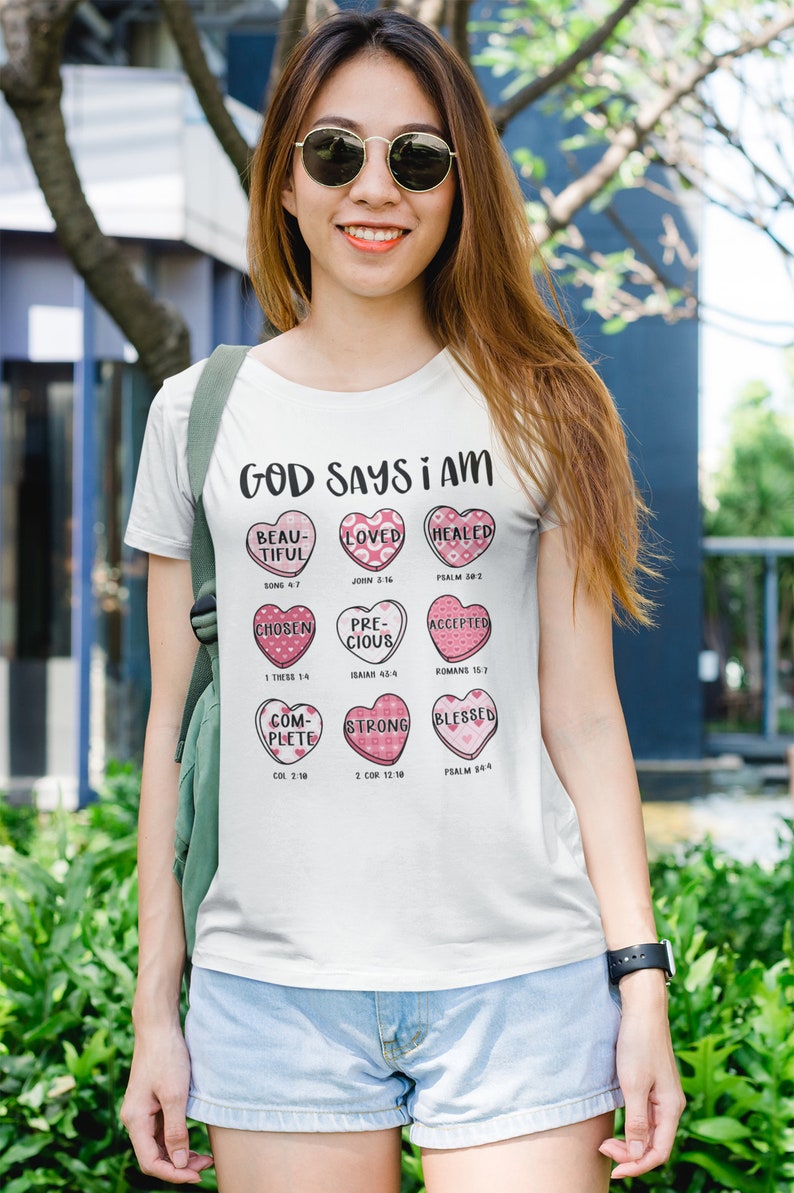 God Says I am Strong Shirt, Faithful Valentines T-Shirt, Inspirational Valentines Tee, Bible Verse Valentine's Sweatshirt imagen 1