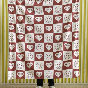 Personalisierte Valentinstagsdecke, Make my Heart Smile und Herzdecke, karierte lächelnde Gesichtsdecke, All Smiles Custom Blanket Red