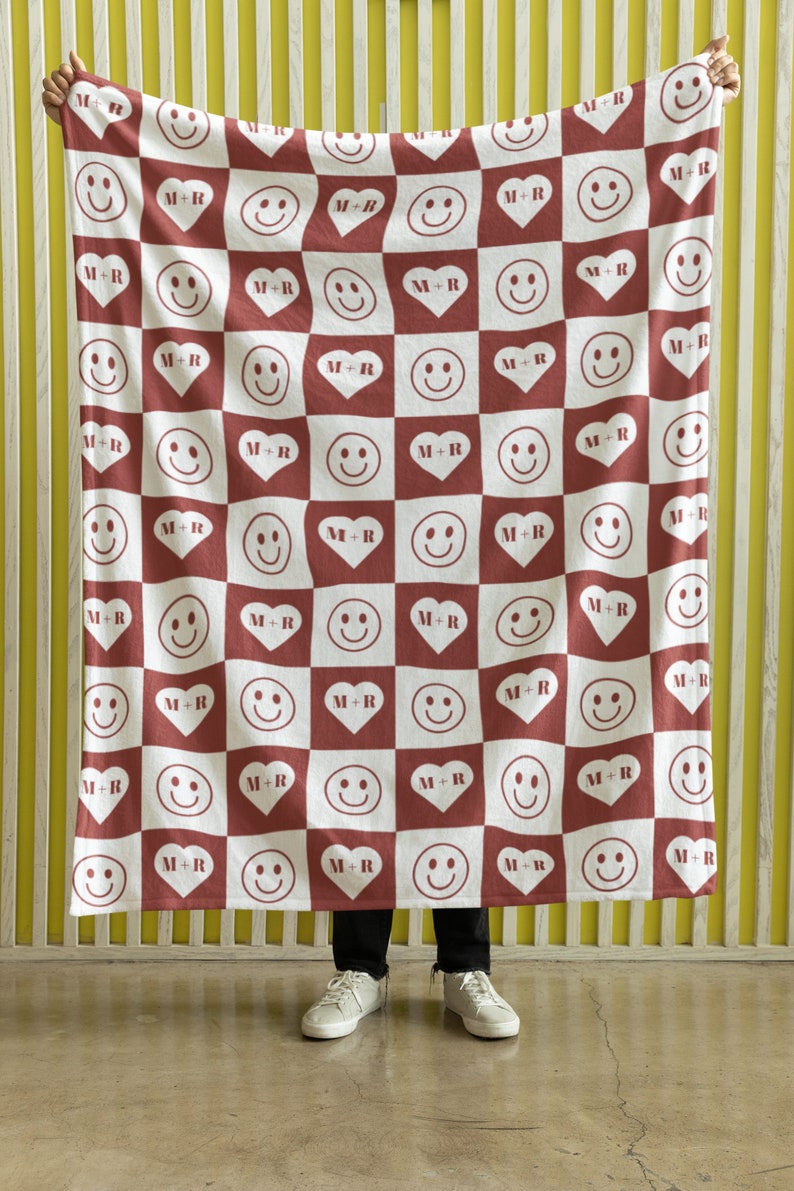 Personalisierte Valentinstagsdecke, Make my Heart Smile und Herzdecke, karierte lächelnde Gesichtsdecke, All Smiles Custom Blanket Red