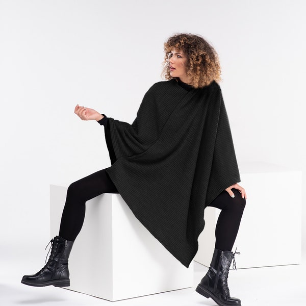 Strick Poncho in Übergröße, Schwarzes Gothic Cape, Strick Goth Pullover, Wolle Winter Poncho Damen, Plus Größe Gothic Kleidung