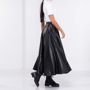 Lange leren rok, gotische maxirok, cyberpunkkleding, steampunkrok, boho maxirok afbeelding 2