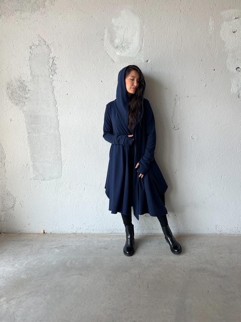 Dunkelblauer Kapuzen Umhang, Cyberpunk Cosplay Umhang, Wolle Winter Umhang, Maxi Pullover Strickjacke, Warmer Wrap Cape Mantel Bild 6