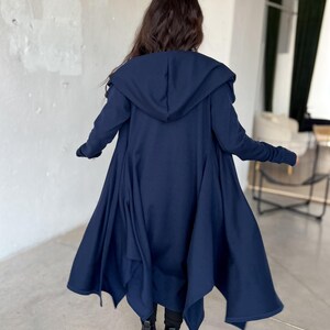 Dunkelblauer Kapuzen Umhang, Cyberpunk Cosplay Umhang, Wolle Winter Umhang, Maxi Pullover Strickjacke, Warmer Wrap Cape Mantel Bild 3