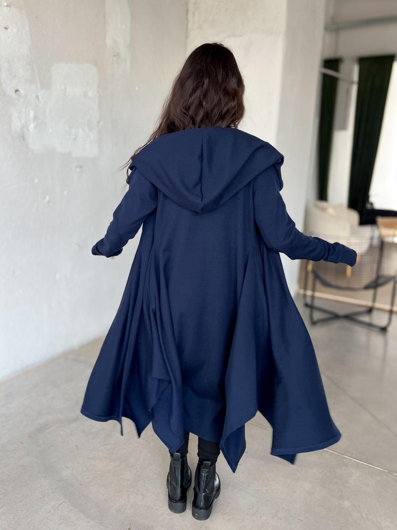 Dunkelblauer Kapuzen Umhang, Cyberpunk Cosplay Umhang, Wolle Winter Umhang, Maxi Pullover Strickjacke, Warmer Wrap Cape Mantel Bild 3