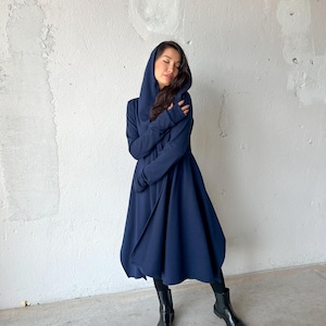 Dunkelblauer Kapuzen Umhang, Cyberpunk Cosplay Umhang, Wolle Winter Umhang, Maxi Pullover Strickjacke, Warmer Wrap Cape Mantel Bild 7