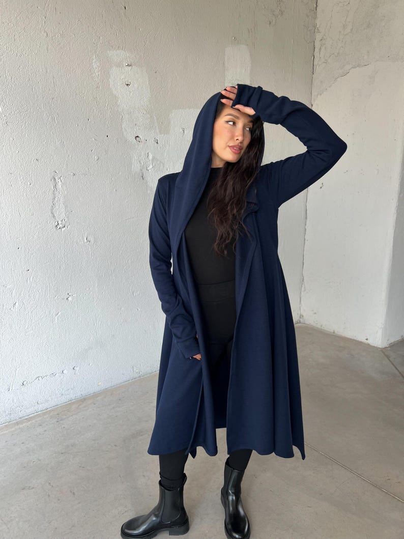 Dunkelblauer Kapuzen Umhang, Cyberpunk Cosplay Umhang, Wolle Winter Umhang, Maxi Pullover Strickjacke, Warmer Wrap Cape Mantel Bild 5