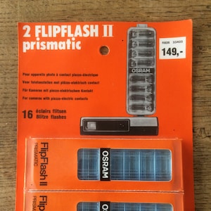FlipFlash II prismatic unopened pack of two 8 flash units, Osram dead stock new, vintage photographic equipment